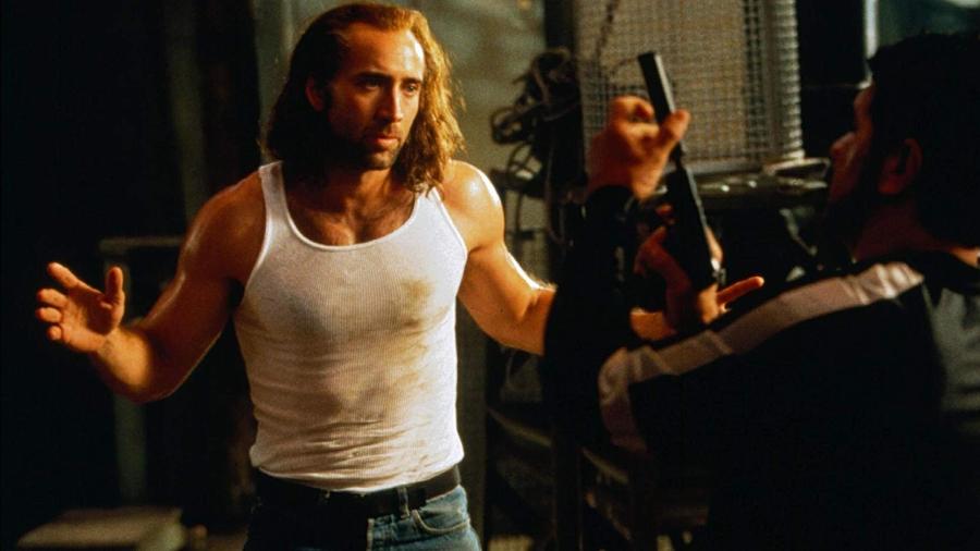 Nicolas Cage em "Con Air - A Rota da Fuga" (1997), que será exibido hoje no Cinemaço - Reprodução