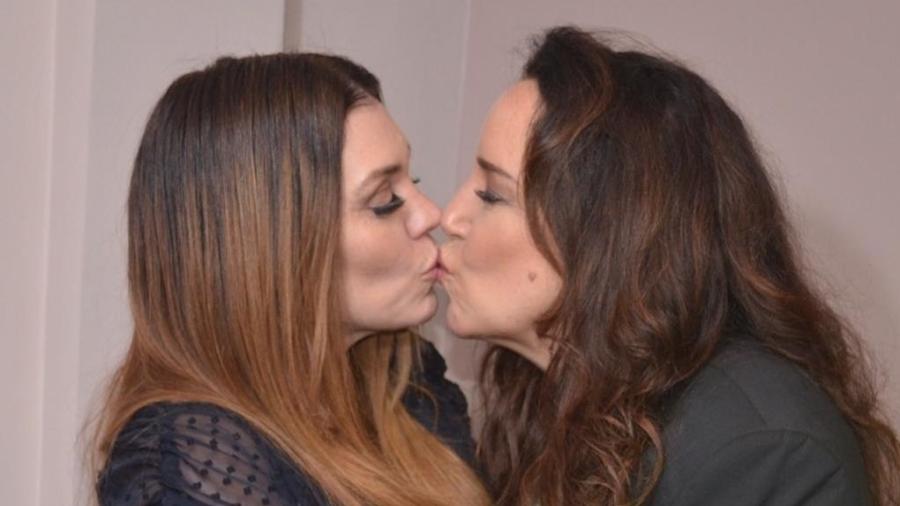 Ana Carolina e Simony dão selinho em bastidores de show - Reprodução/Instagram