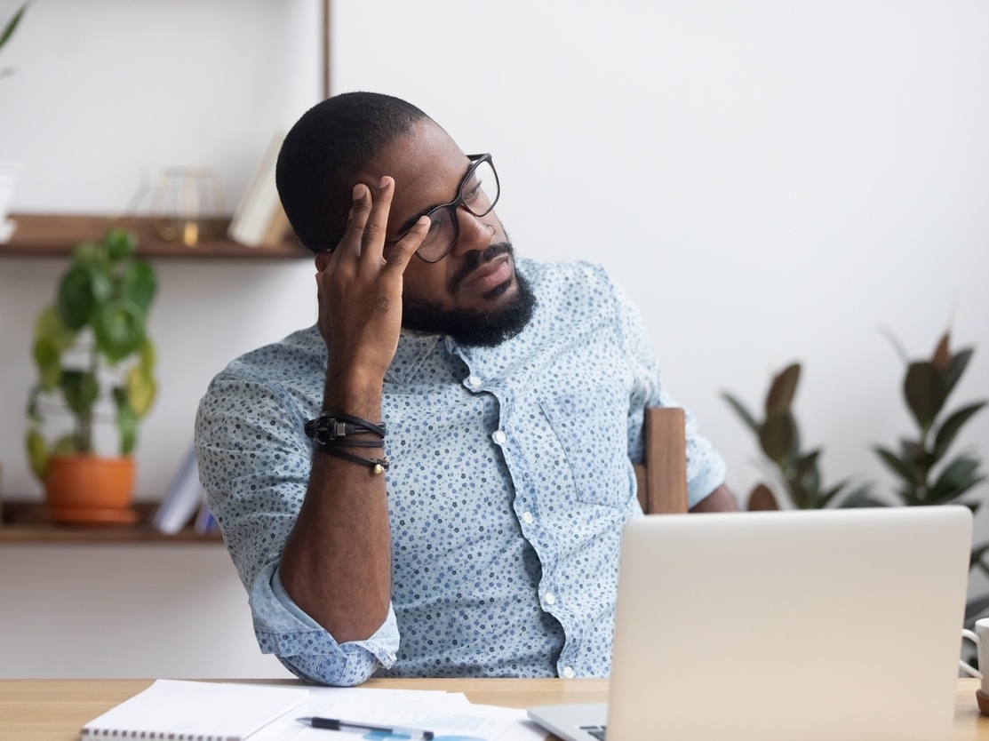 trabalho de excesso de trabalho e tempo de pressão de paciência de horas  extras. sobrecarga de