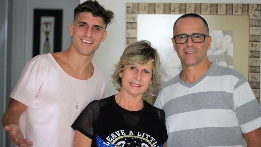 Felipe Prior e os pais, Edmir e Cristina - Reprodução/Instagram