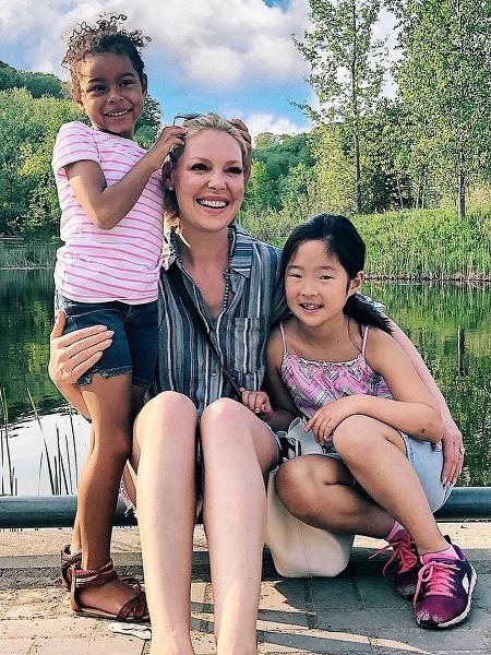 Catherine Heigl com as filhas - Reprodução/Instagram
