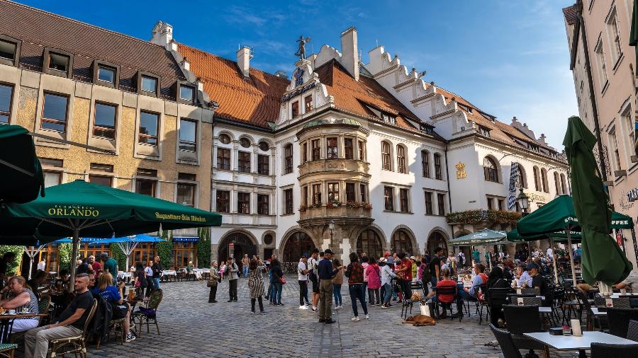 Hofbrauhaus am Platzl, em Munique: Restaurantes, hotéis e casas noturnas voltarão a funcionar com plena capacidade em março - Getty Images