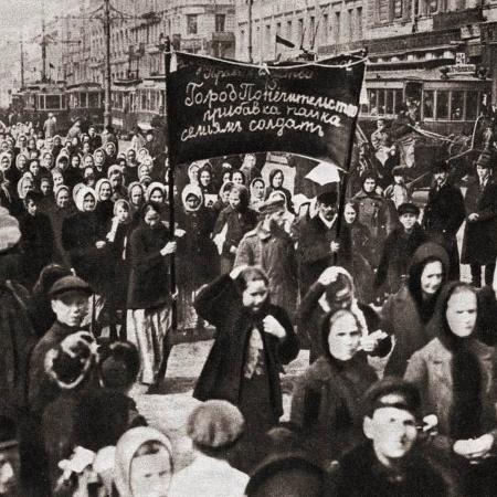 Manifestação de mulheres russas em 8 de março de 1917, em São Petersburgo - Fotógrafo desconhecido/Domínio público