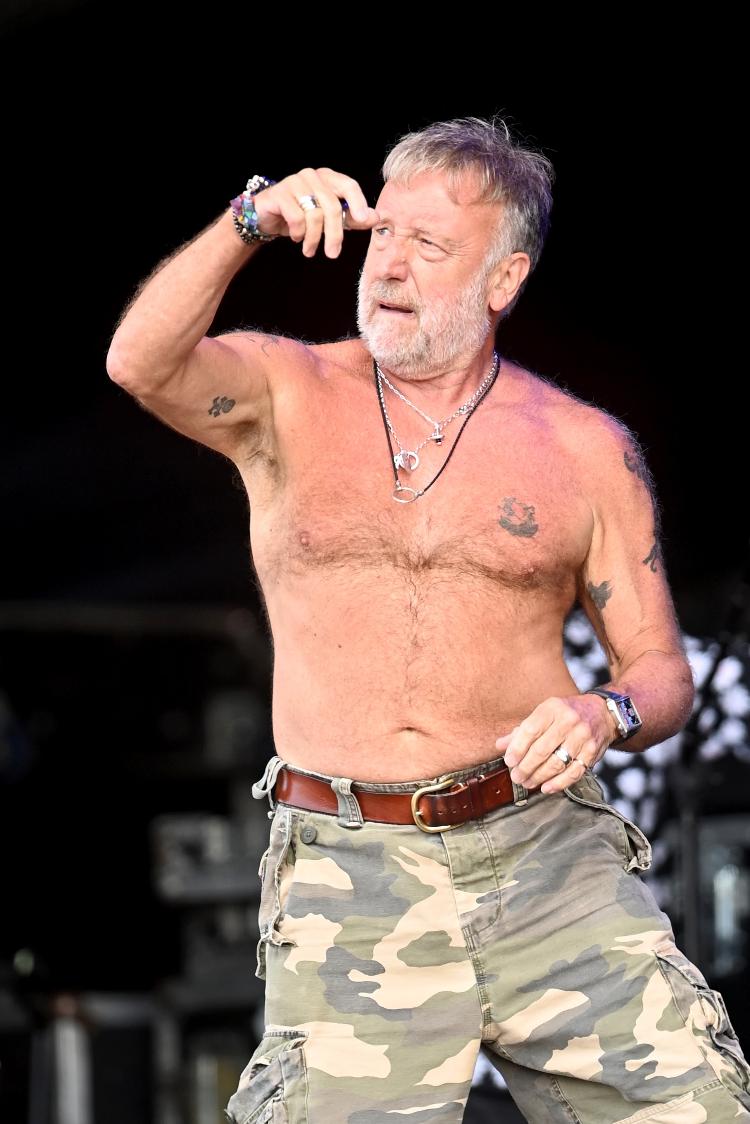 Aos 68 anos, Peter Hook exibe plena forma para os show que fará no Brasil em 2024