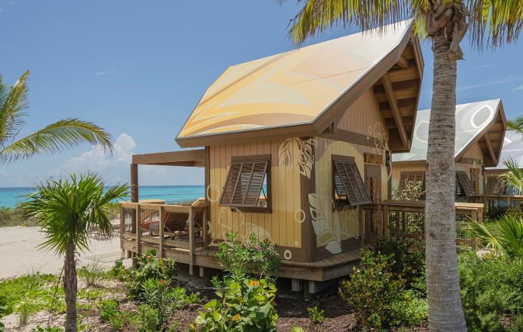 As cabanas são inspiradas nas antigas moradias de colonos na ilha