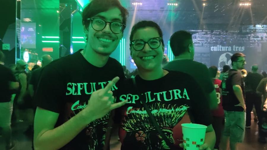 Luciana e Leandro Senatore foram curtir juntos a segunda noite da passagem da turnês do Sepultura por São Paulo - Gustavo Brigatti/UOL