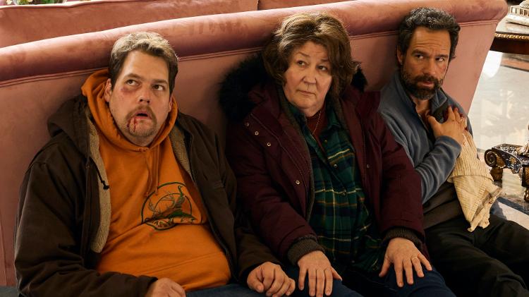 Guillaume Cyr, Margo Martindale e Chris Diamantopoulos em cena de 'Melou'