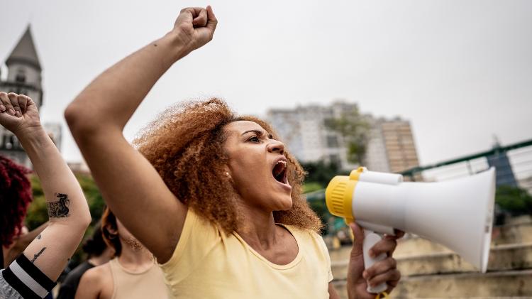 'Se tivéssemos suportado tudo caladas, não teríamos até hoje. O silêncio é a maior arma para que as violências se perpetuem' 'Se tivéssemos suportado tudo caladas, não teríamos até hoje. O silêncio é a maior arma para que as violências se perpetuem'