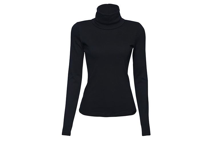 Blusa preta de mangas longas, da Damyller. Preço: R$ 99. Informações: www.damyller.com.br | Preço e disponibilidade pesquisados em julho de 2015 e sujeitos a alterações - Divulgação