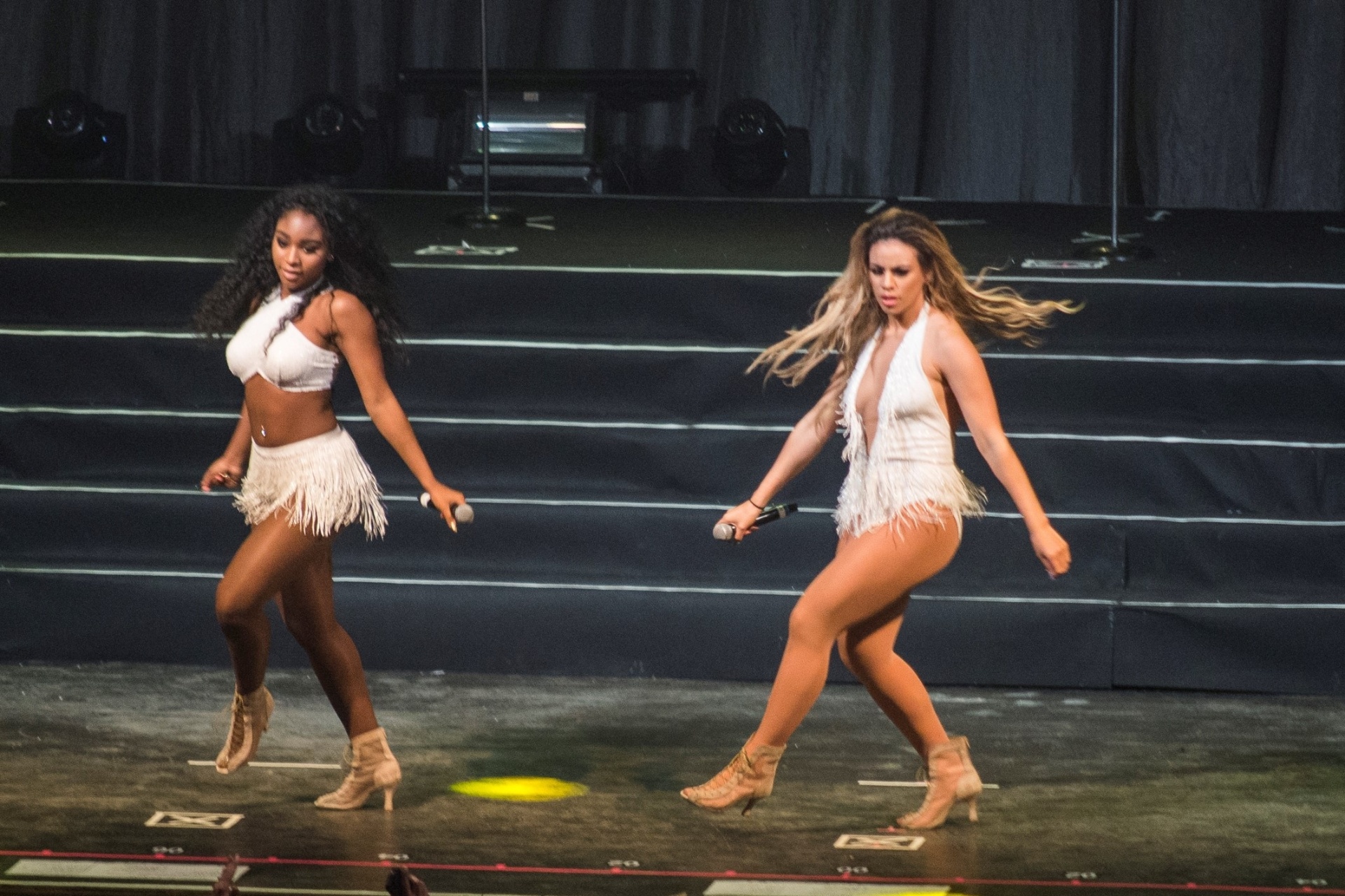 28.jun.2016 - As meninas do grupo americano Fifth Harmony abriram a turnê brasileira com um show no Pepsi On Stage, em Porto Alegre (RS) - Nede Losina/UOL
