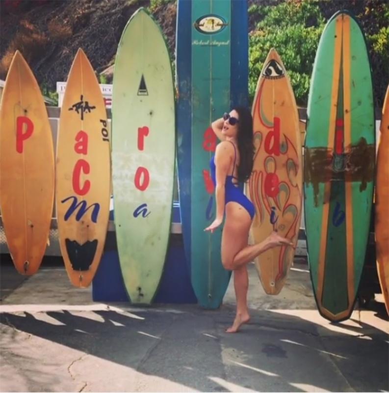 2.dez.2016- Lea Michele sensualiza de maiô na praia - Reprodução/Instagram