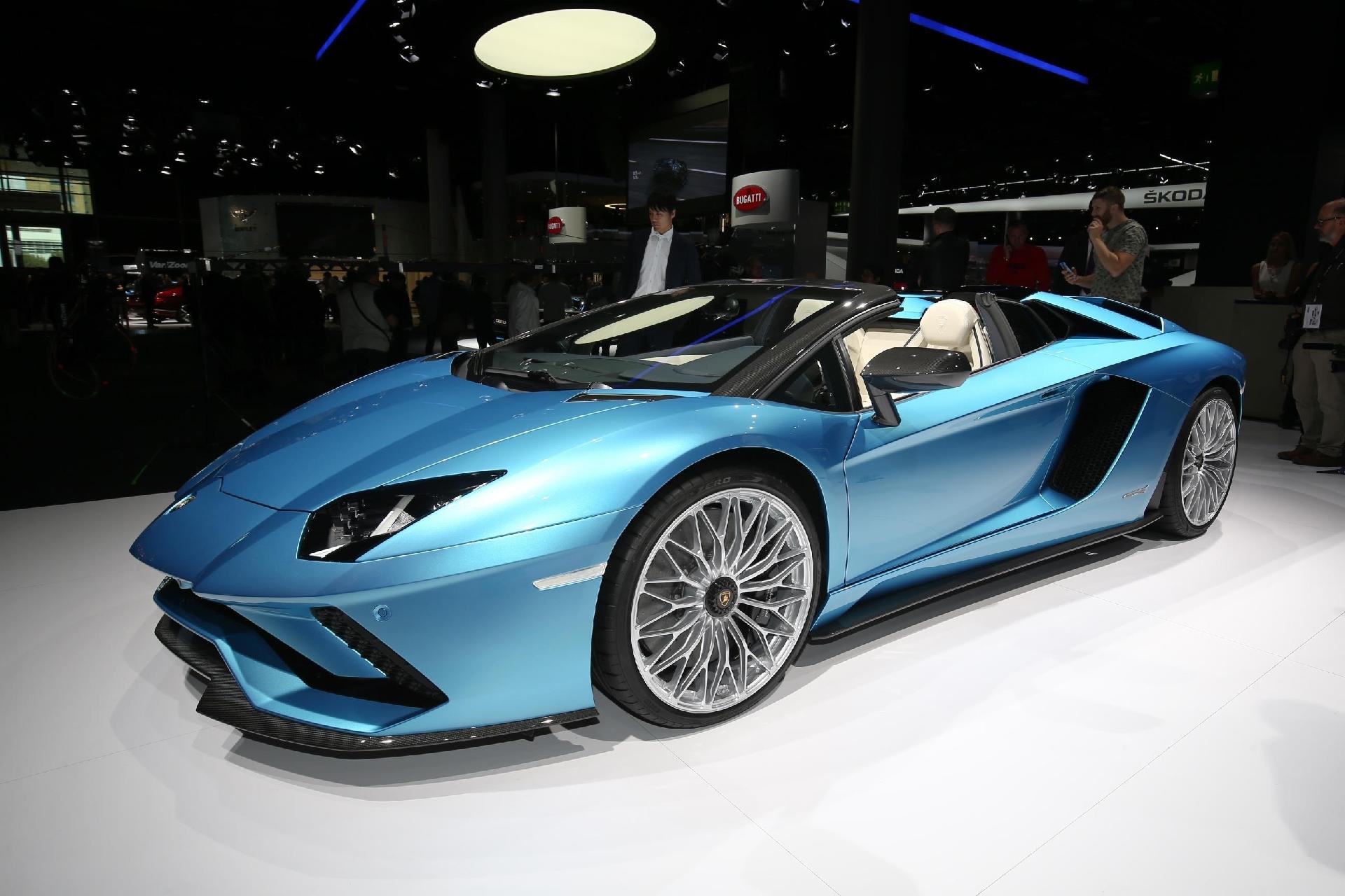 Lamborghini Aventador Roadster S - Newspress