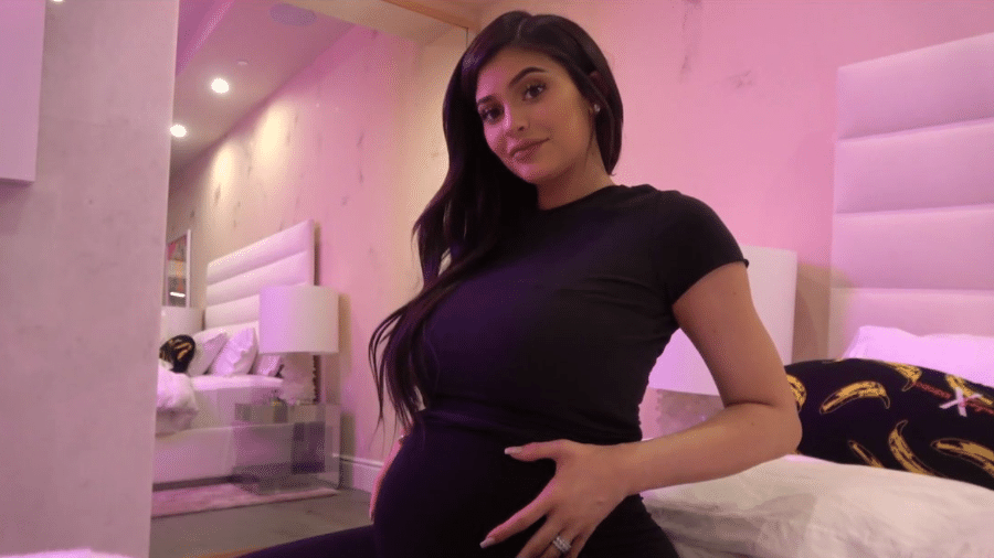 Kylie Jenner durante a gravidez da primeira filha, nascida no dia 1º - Reprodução/Youtube