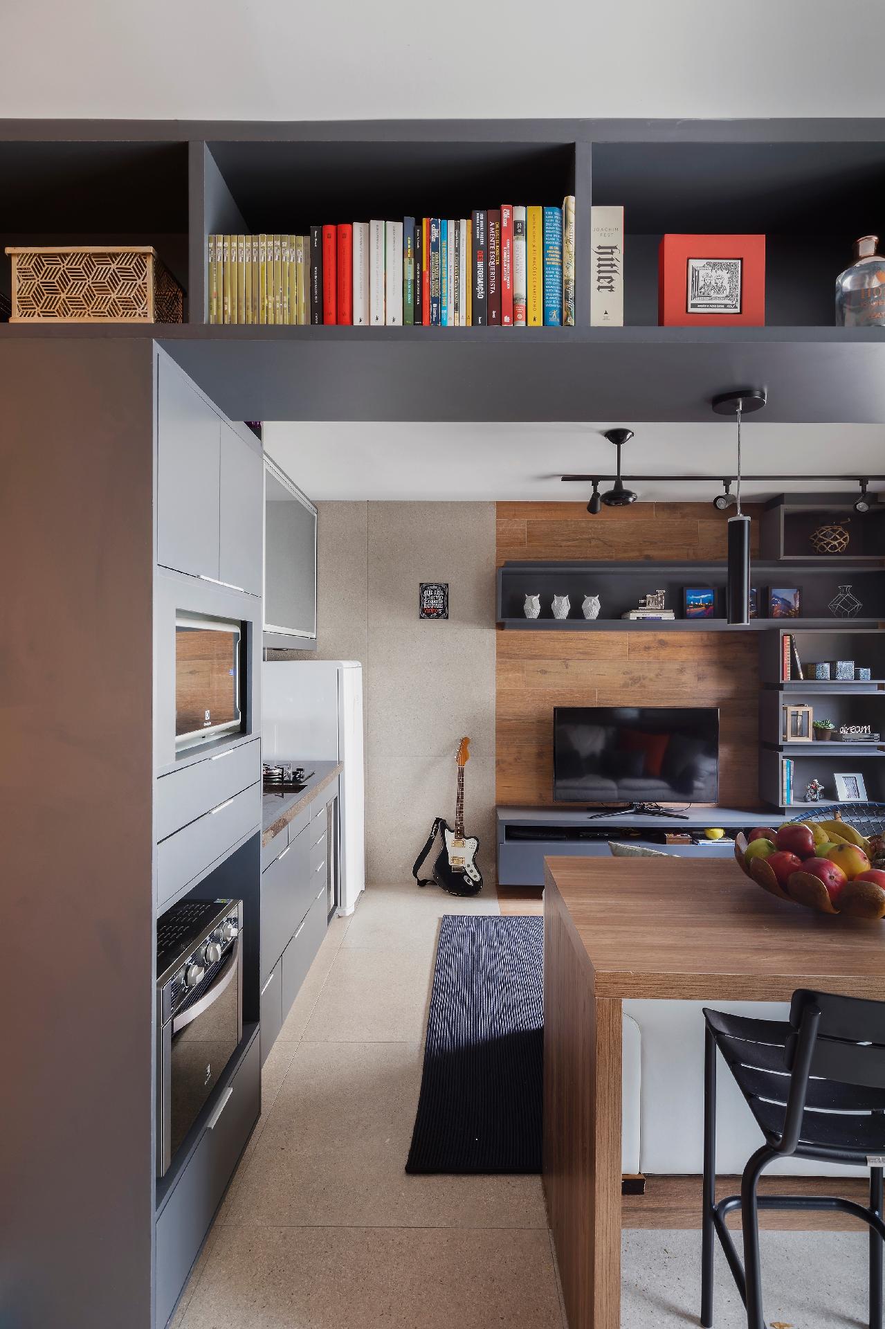 Não basta usar os espaços do piso ao teto, mas também aproveitar as áreas de passagem - Rafael Renzo/Divulgação