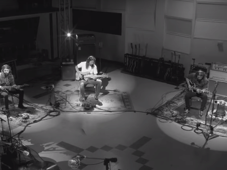 Dave Grohl em em teaser de "Play" - Reprodução