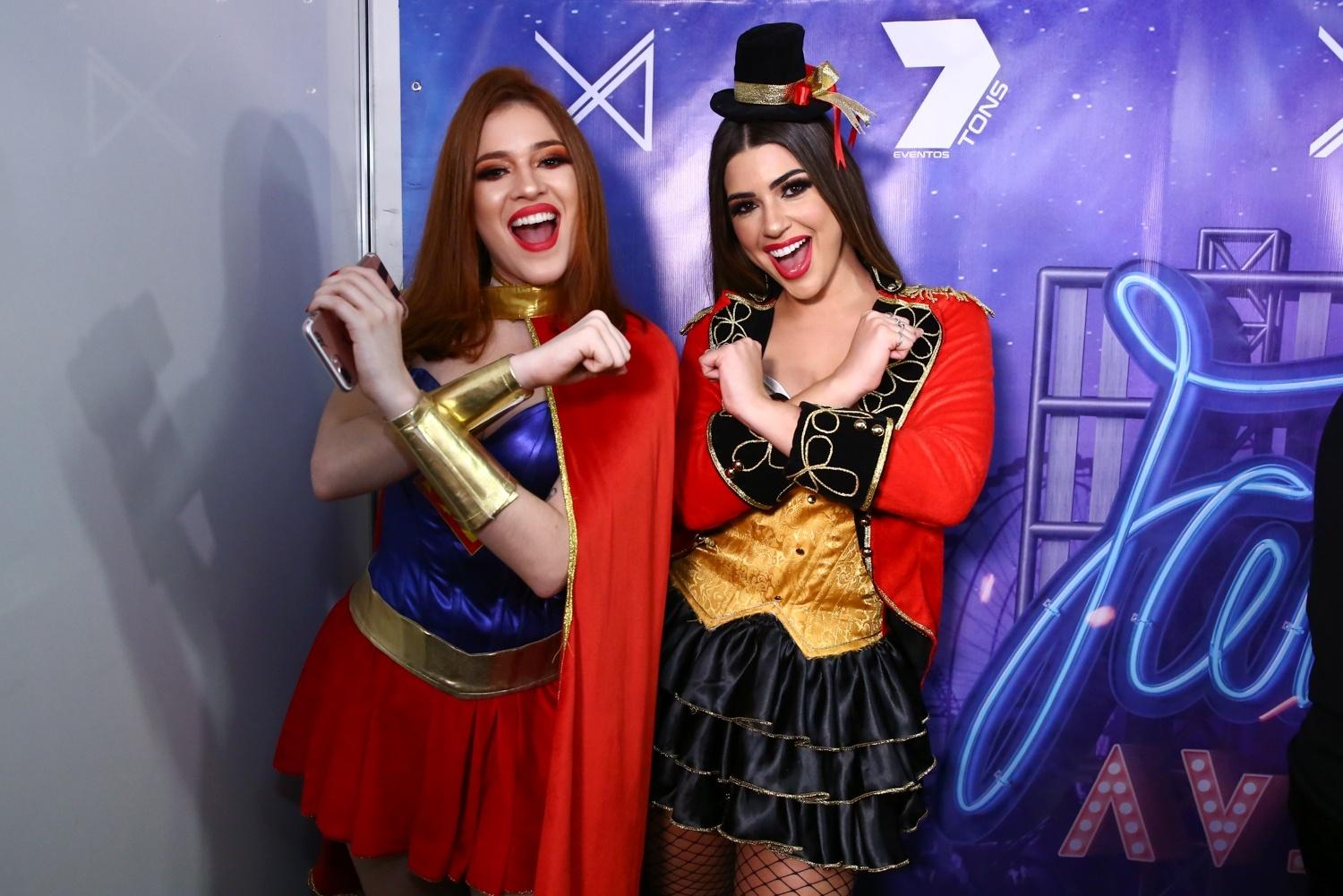 Ana Clara e Viviam Amorim no Aviões Fantasy Park - Roberto Filho / Brazil News