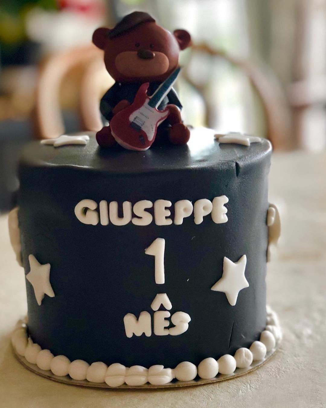 Bolo da festa do primeiro mês de Giuseppe, filho de Valentina Francavilla - Reprodução/Instagram