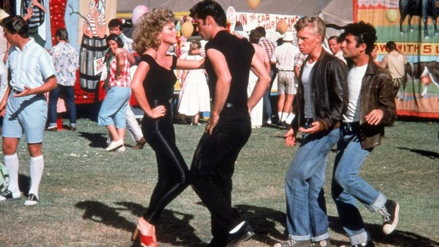 Olivia Newton-John e John Travolta em cena de Grease: Nos Tempos da Brilhantina - Divulgação