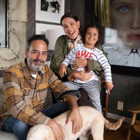 Carolina Ferraz, Marcelo Martins e a filha - Reprodução/Instagram