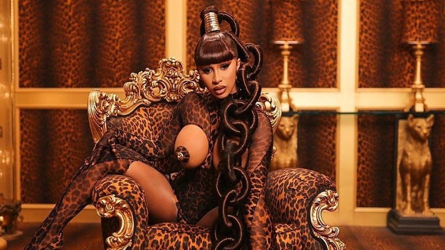 Cardi B no clipe de "WAP" - Divulgação