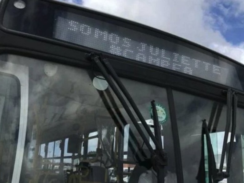 Ônibus de João Pessoa circulam com mensagem de apoio para Juliette