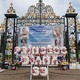 Entrada do Palácio de Kensington com homenagens para princesa Diana - Wiktor Szymanowicz/Barcroft Media via Getty Images