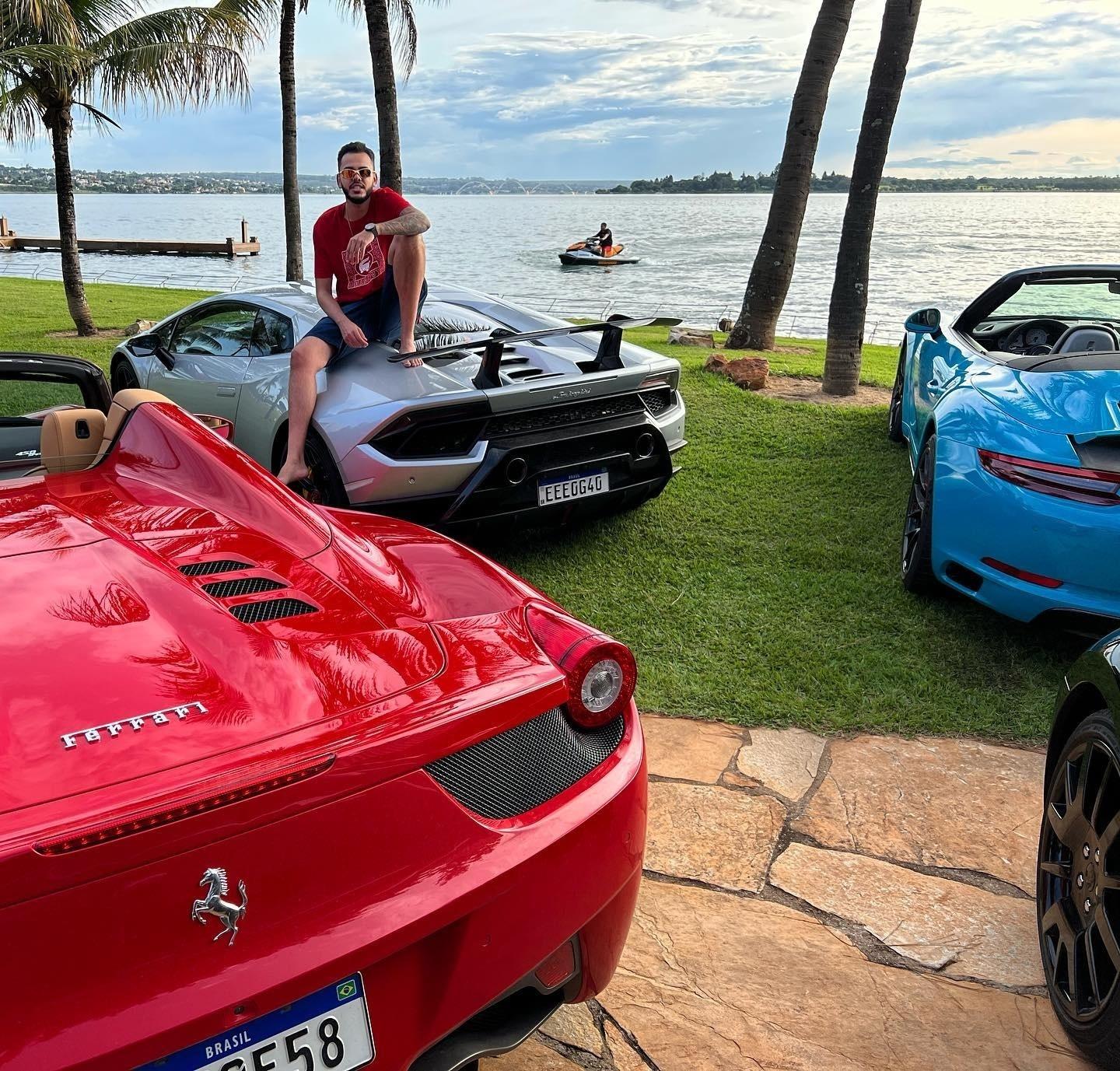 Youtuber Klebim e sua frota de carros de luxo - Reprodução/Instagram