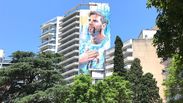 Mural com imagem de Messi em Rosário, cidade natal do jogador