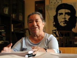 Domitila Barrios e ao fundo Che Guevara  - Reprodução - Reprodução