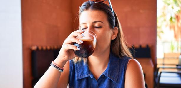 砂糖の消費 – 豊富な飲み物は、口腔がんのリスクを高める可能性があります