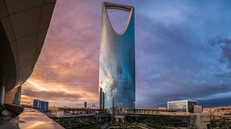 Imagem de torre do hotel onde estão hospedados Neymar e Bruna Biancardi