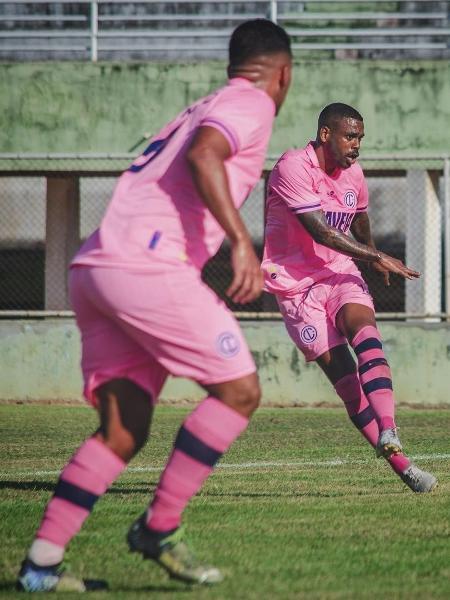 Jogadores do Laguna, clube de Tibau do Sul, no Rio Grande do Norte, primeiro time vegano do Brasil