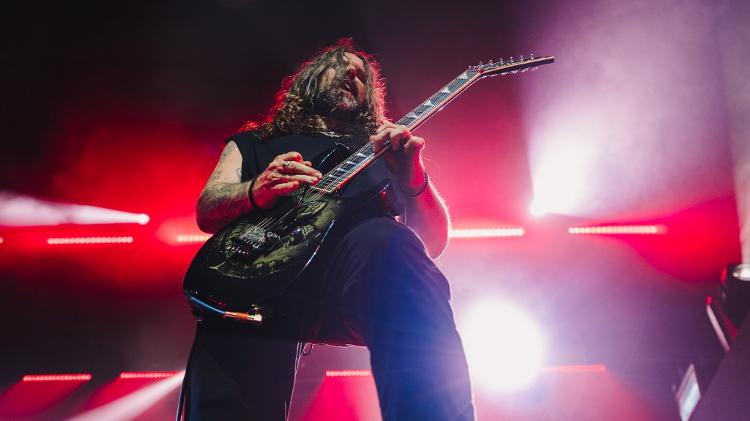O guitarrista do Sepultura, Andreas Kisser, faz o show de despedida em Belo Horizonte, cidade onde a banda foi formada 40 anos atrás, na sexta (1º/3)