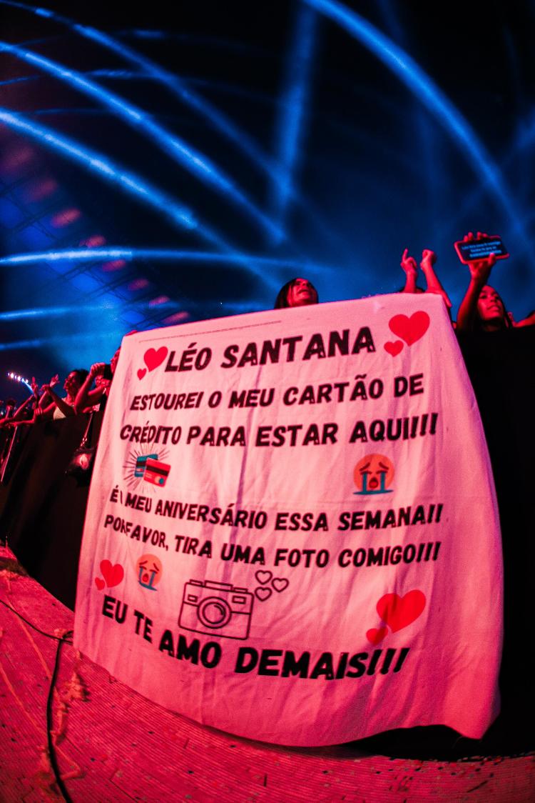 Fãs em show de Léo Santana no estádio Mineirão, em Belo Horizonte