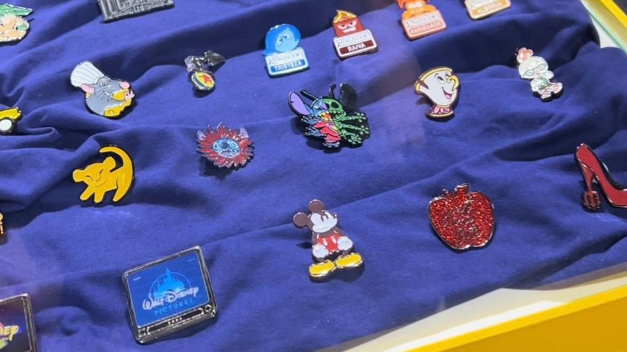 Pins da Disney na loja D23 Brasil Store