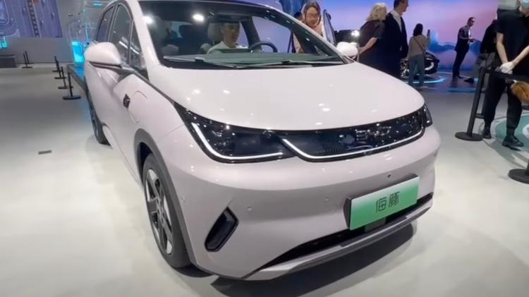 Sucesso de vendas no Brasil, compacto elétrico BYD Dolphin exibe visual reestilizado na China Sucesso de vendas no Brasil, compacto elétrico BYD Dolphin exibe visual reestilizado na China
