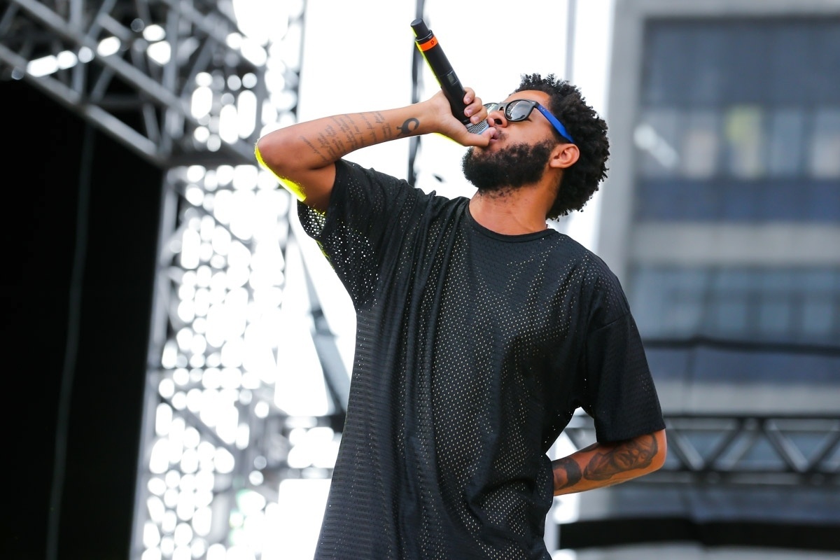 16.jan.2016 - Emicida se apresenta no primeiro dia do Festival de Verão de SP, que inaugura o espaço Urban Stage na zona norte de São Paulo - Manuela Scarpa/Brazil News