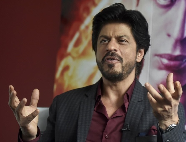 O ator indiano Shah Rukh Khan dá entrevista no museu Madame Tussauds, em Londres - Hannah McKay/Reuters