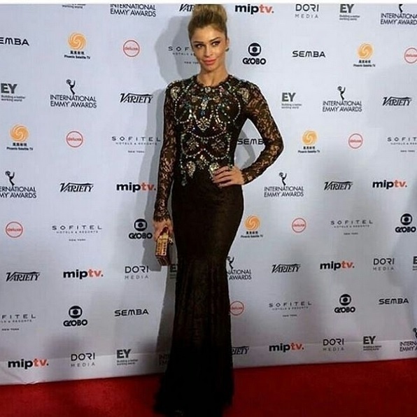 21.nov.2016 - Indicada ao prêmio de melhro atriz, Grazi sorri para fotos ao chegar no Emmy Internacional em Nova York - Reprodução/Instagram