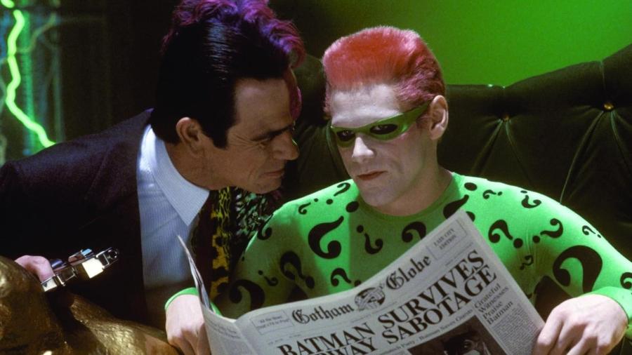Tommy Lee Jones (Duas Caras) e Jim Carrey (Charada) em cena de "Batman Eternamente" - Divulgação