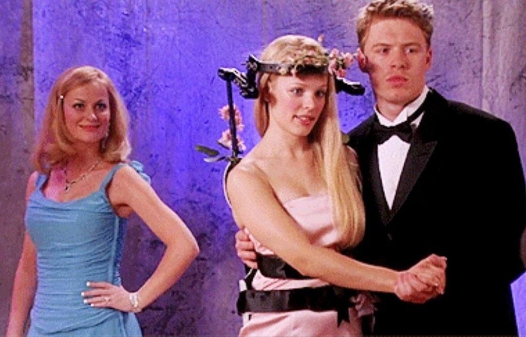 Amy Poehler (esquerda), Rachel McAdams e Diego Klattenhoff em cena de "Meninas Malvadas" (2004) - Divulgação