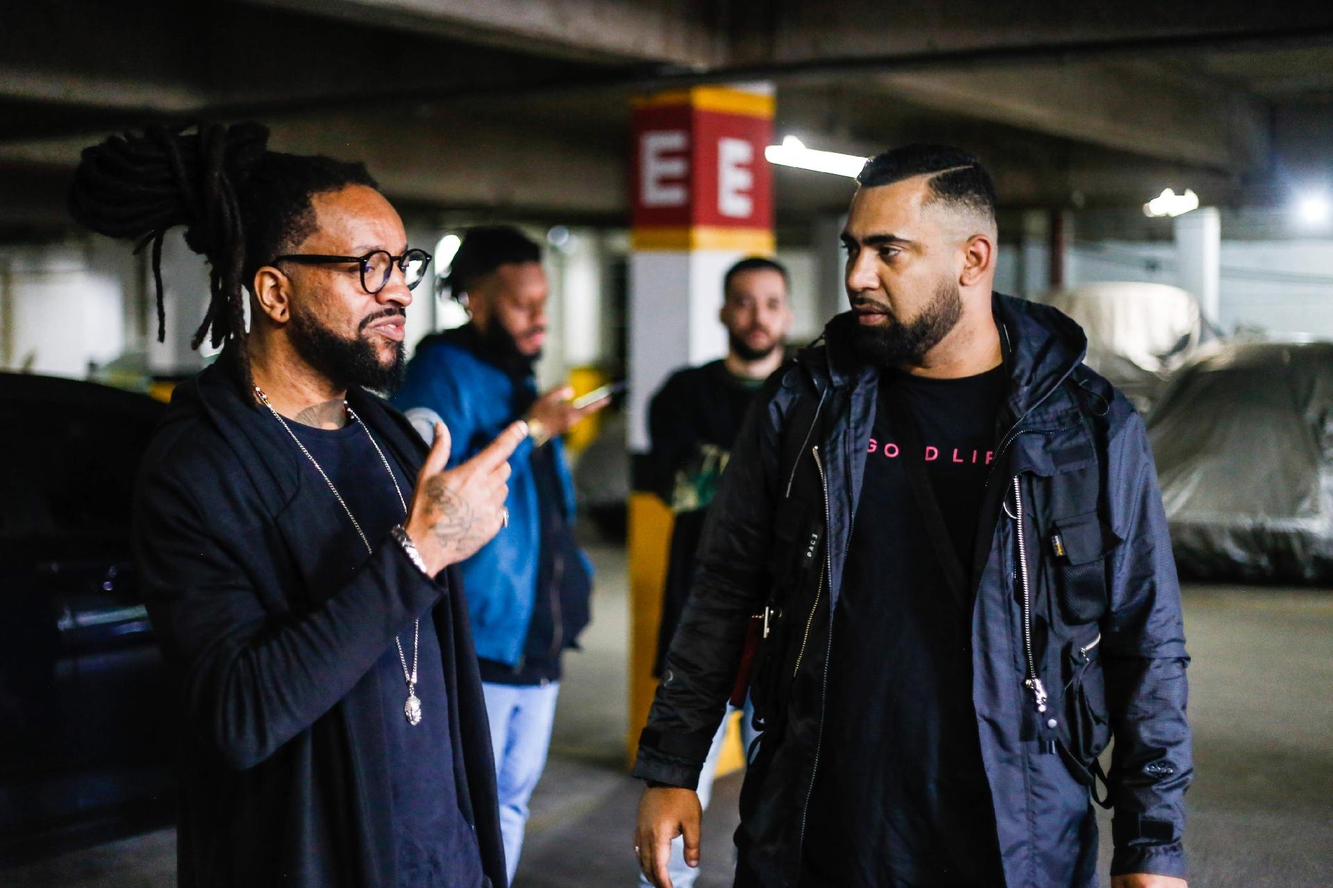 Rael conversa com Devasto durante gravação - Moah Buffalo