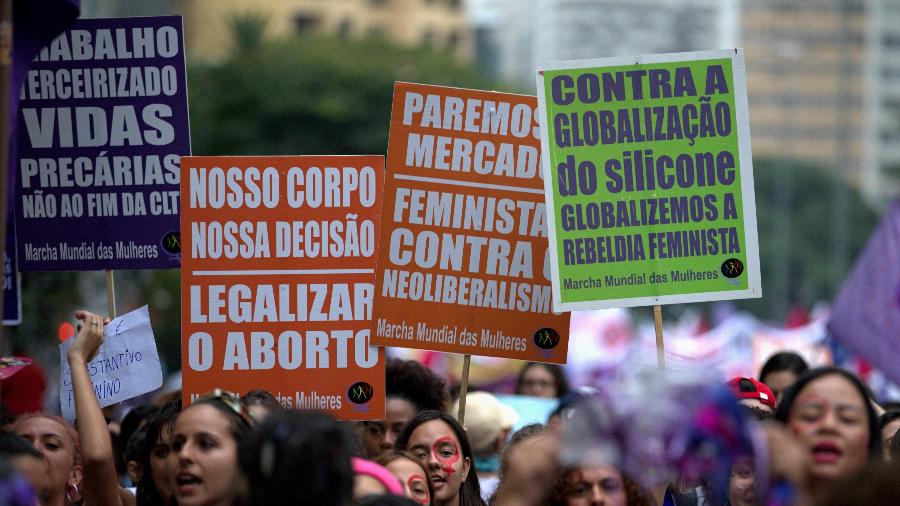 Mulheres durante manifestação do Dia Internacional da Mulher de 2018, na Praça Oswaldo Cruz, em São Paulo - Eduardo Anizelli/Folhapress