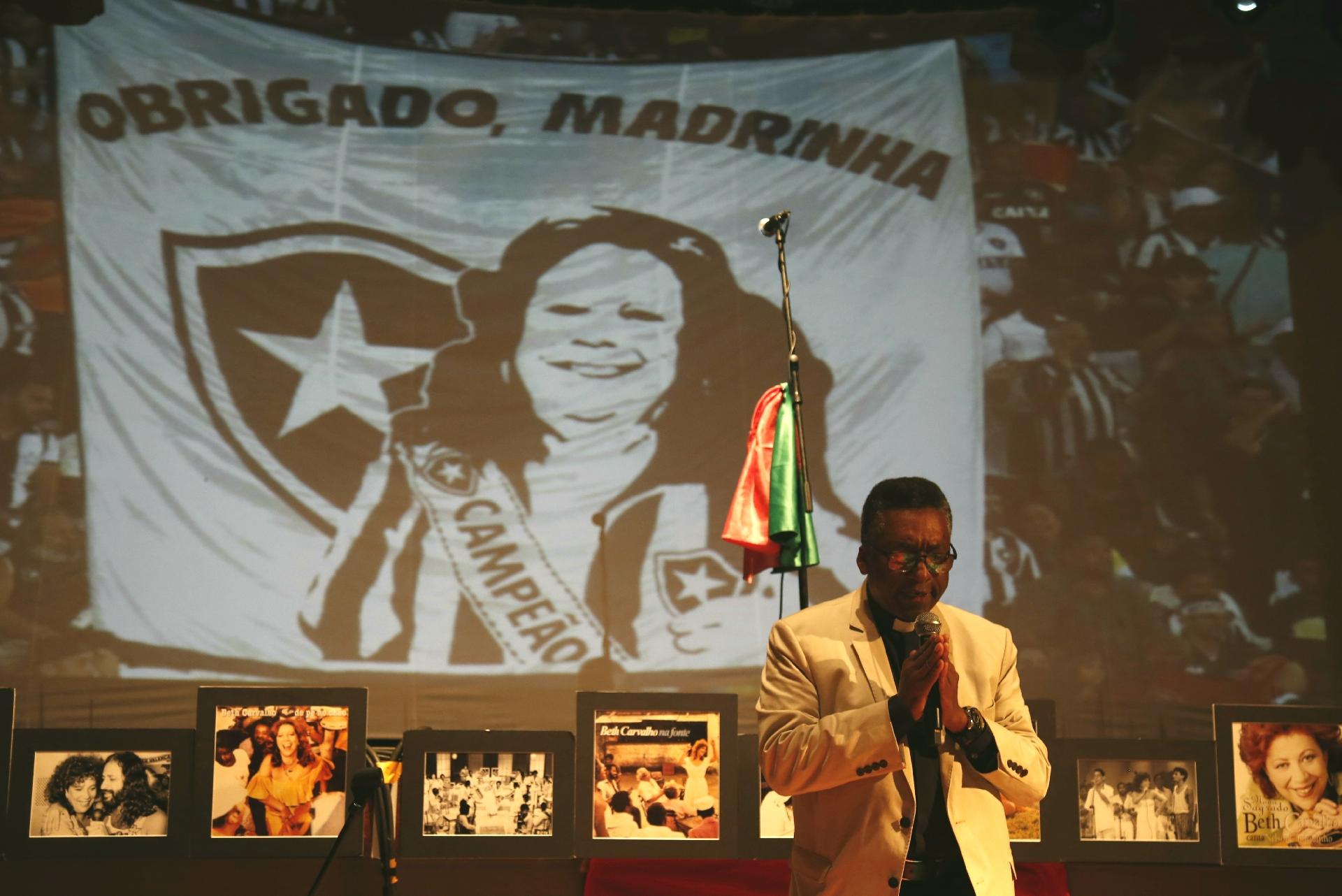 Em vez de missa, Beth Carvalho ganha samba de 7º dia no Circo Voador, no Rio - Júlio César Guimarães/UOL