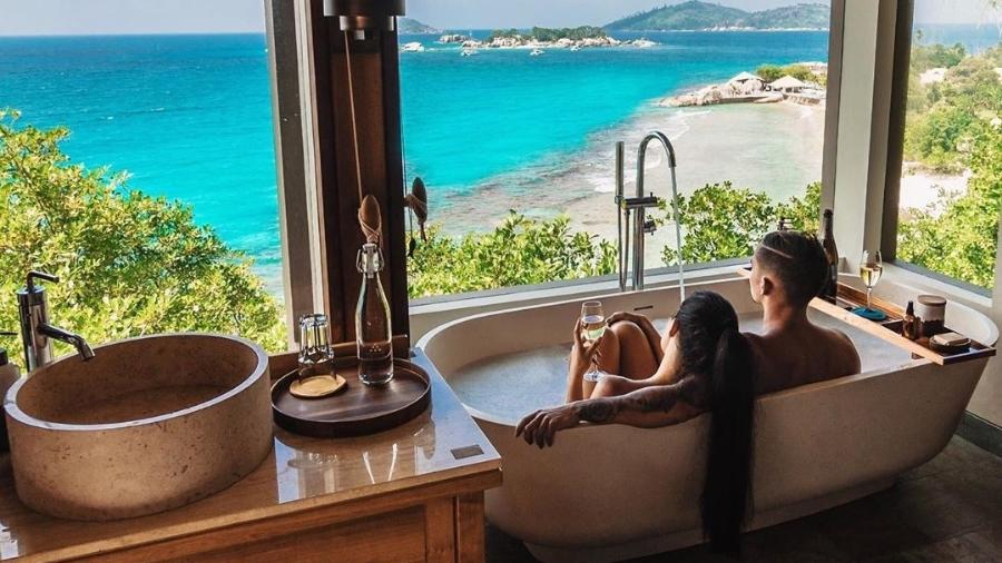 Vista do banheiro do Six Senses Zil Pasyon, na ilha privada Felicité, nas Ilhas Seychelles - Reprodução/Instagram