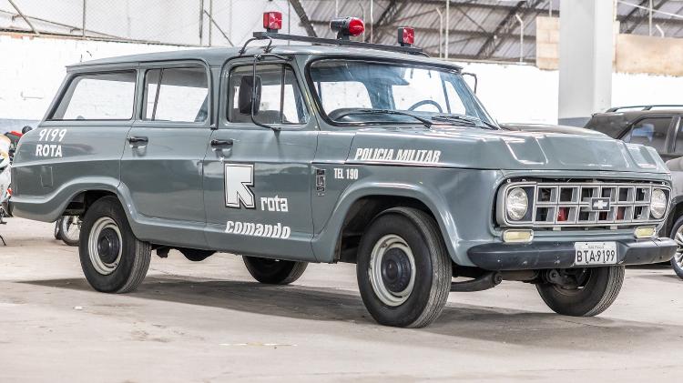 'Olha o camburão': Chevrolet Veraneio 1988 utilizada pela Rota é um dos carros icônicos preservados pela PM - Marcos Camargo/UOL - Marcos Camargo/UOL