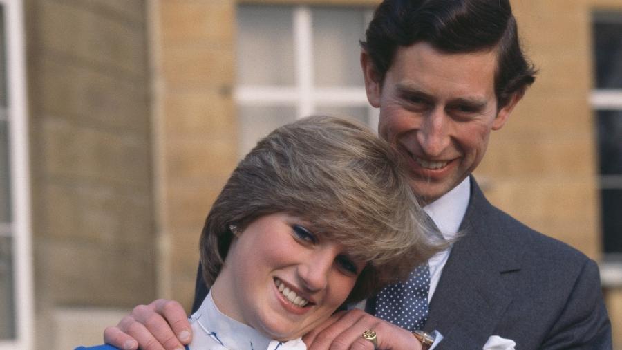 Príncipe Charles e Diana no anúncio do casamento - Getty Images