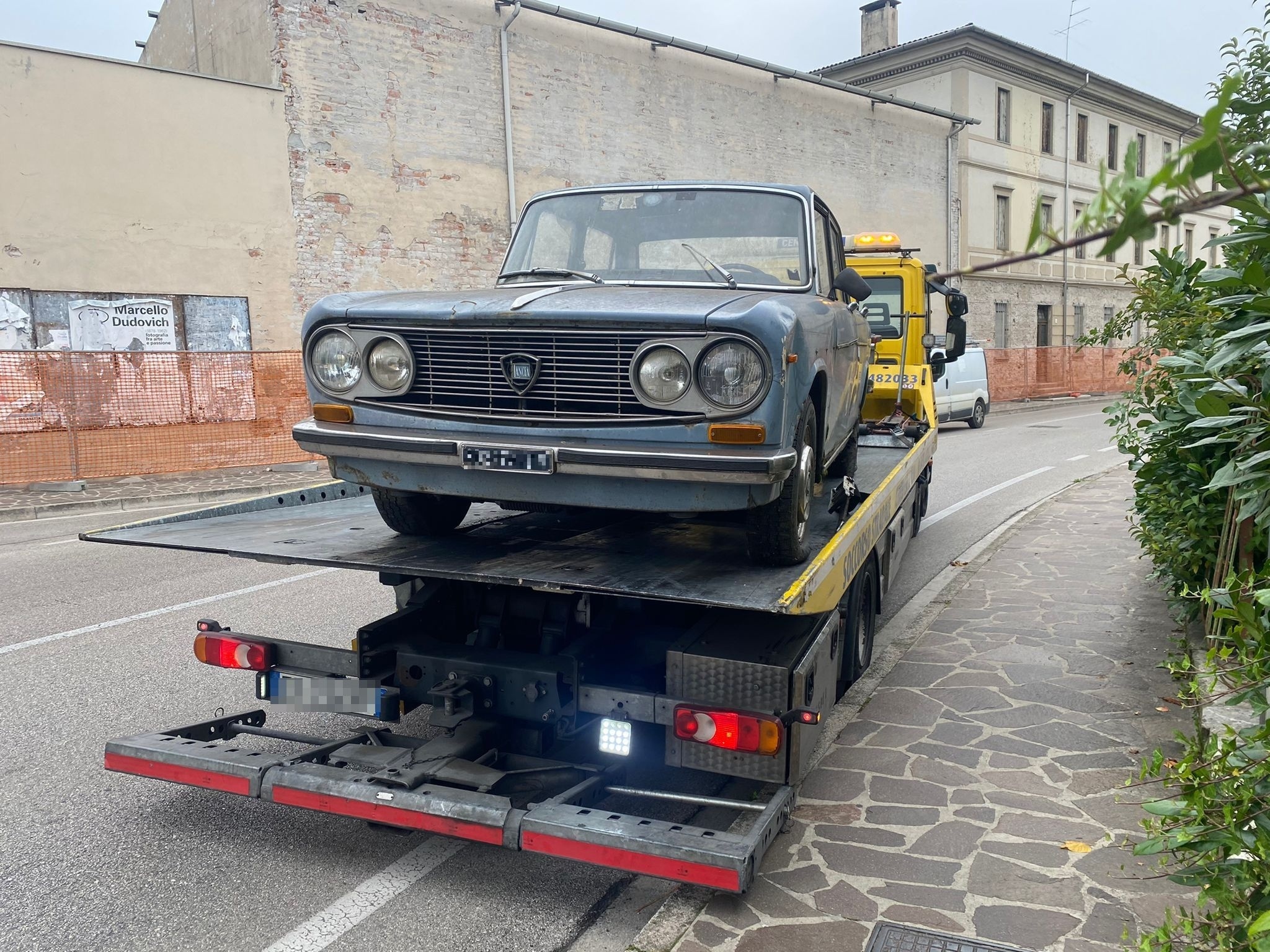 Caminhoneiro famoso rifa caminhão arqueado com 17 multas e 87