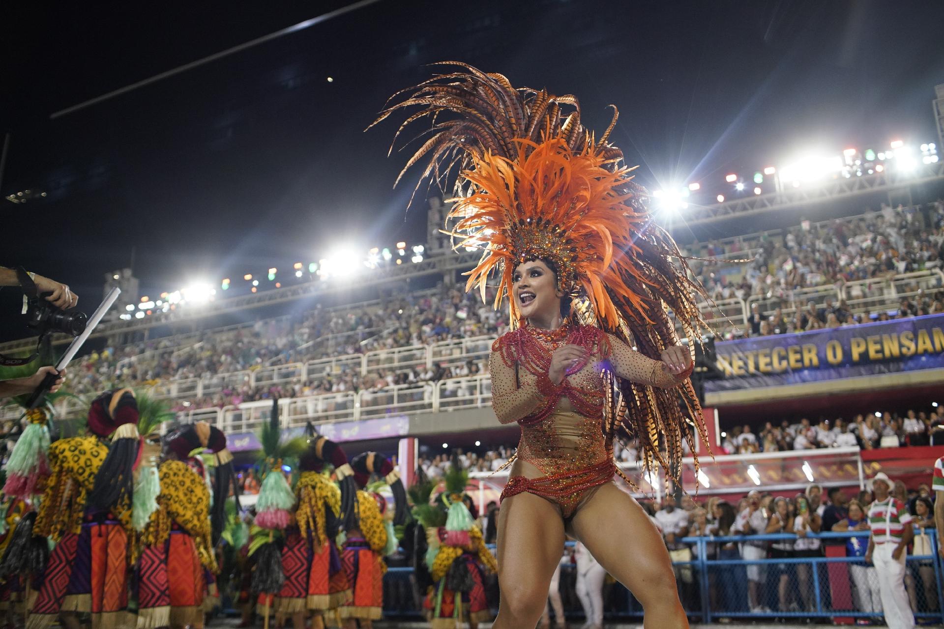Mileide Mihaile durante desfile - Ricardo Borges/UOL