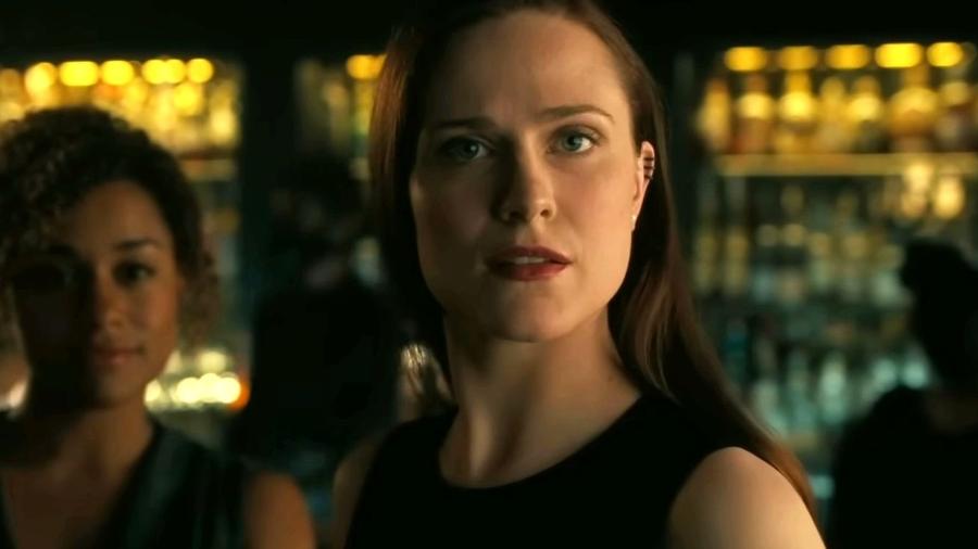 Evan Rachel Wood volta a Westworld como Chistine, roteirista que divide apartamento com Maya (Adriana DeBose)  - Divulgação